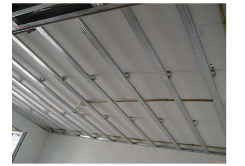 隔墻輕鋼龍骨施工規范與電線電纜敷設要點